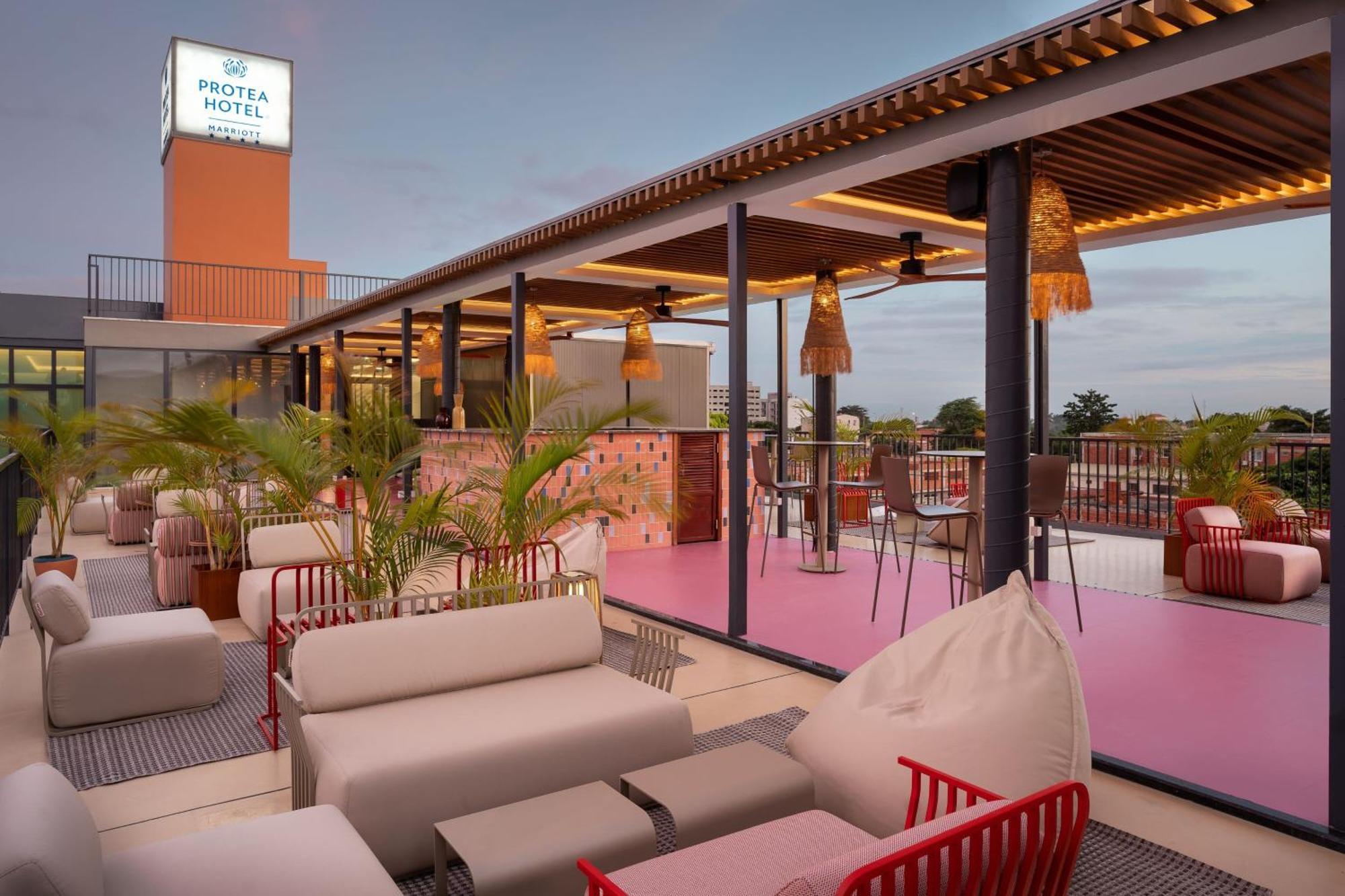 Protea Hotel By Marriott Luanda Bagian luar foto