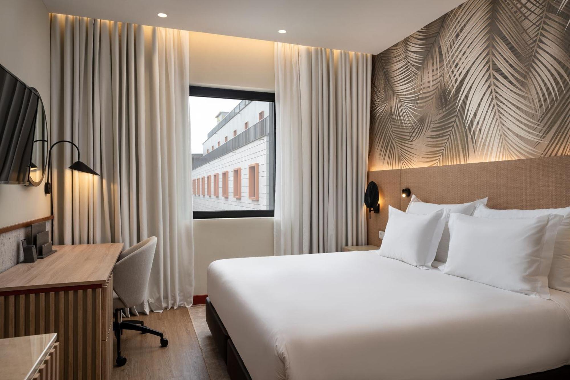 Protea Hotel By Marriott Luanda Bagian luar foto