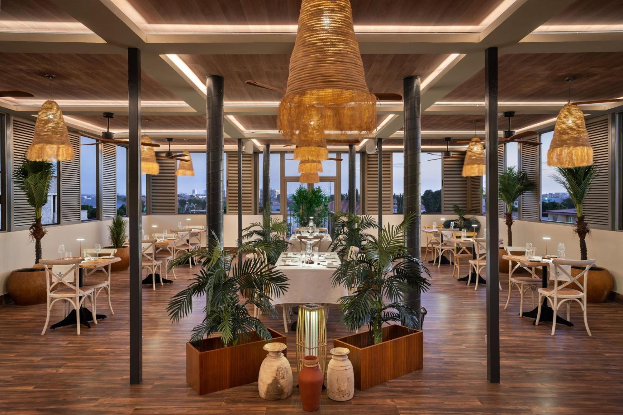 Protea Hotel By Marriott Luanda Bagian luar foto